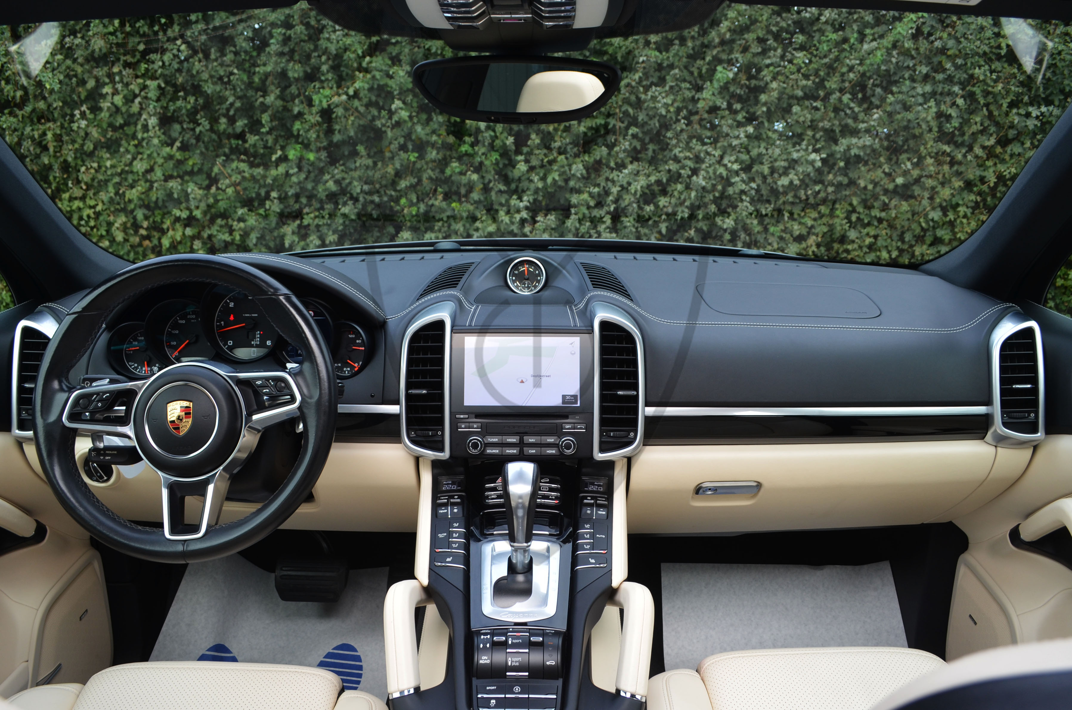 PORSCHE CAYENNE — image 22